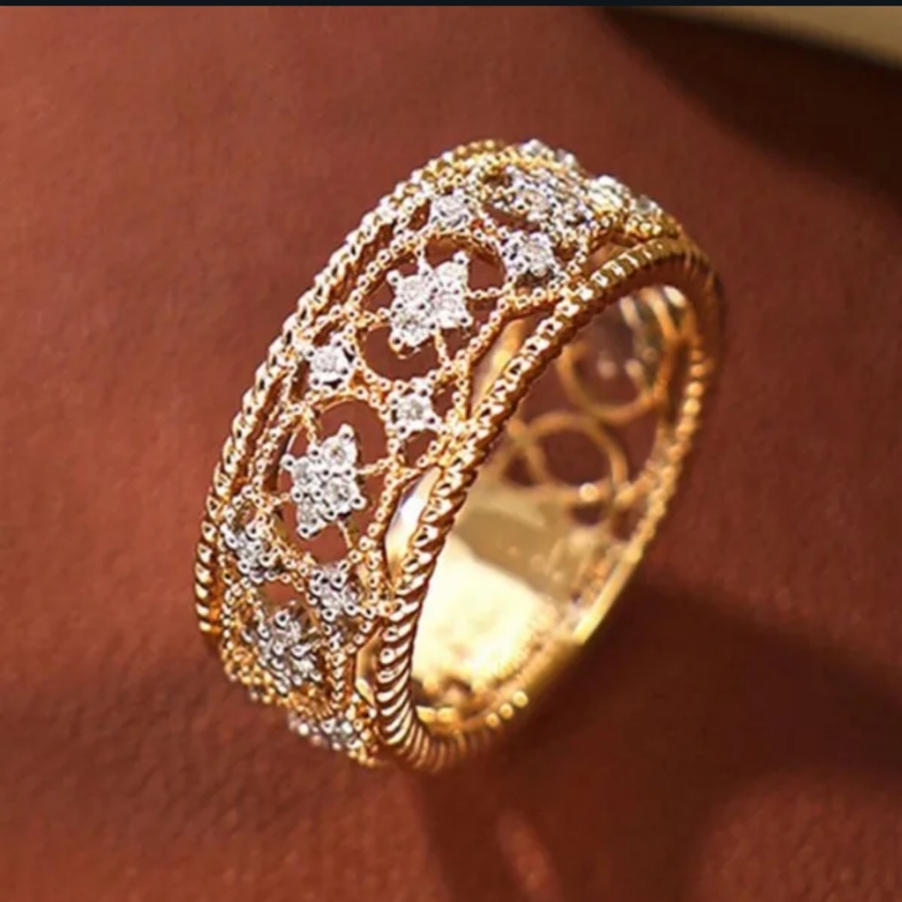 NWT Elegant Gold and Silver Women's Ring
